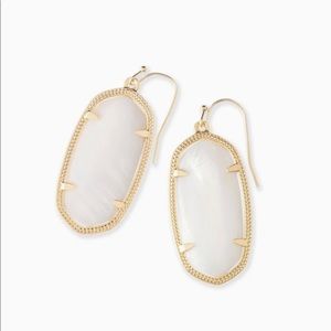 Elle Gold Drop Earrings In White Pearl